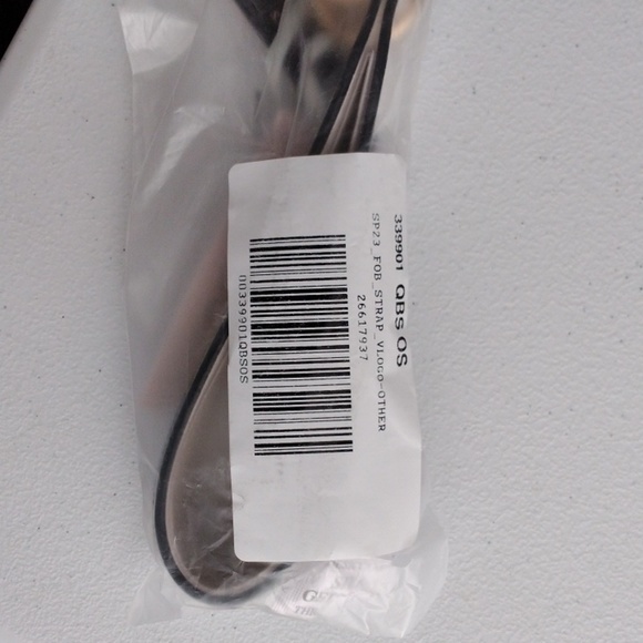 Pink VS V-logo wristlet strap key chain new in packaging - Picture 5 of 10